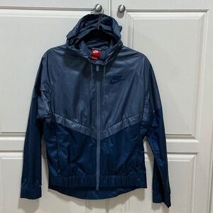 Nike women’s Navy Hooded Windbreaker. Medium.
